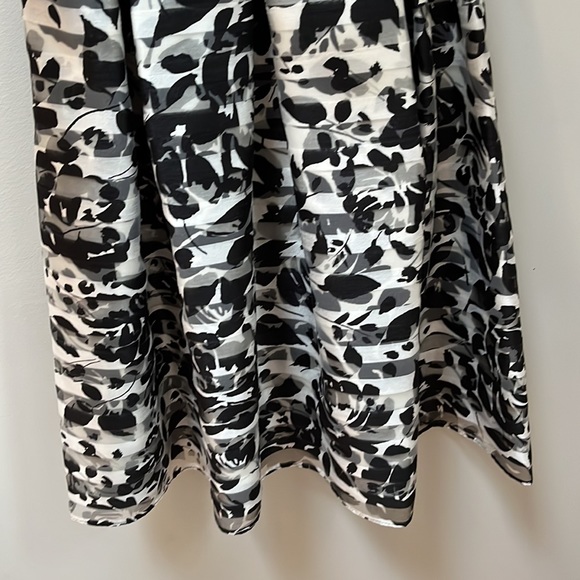 Black and white floral dress with overall and sheer upper chest - Picture 4 of 6